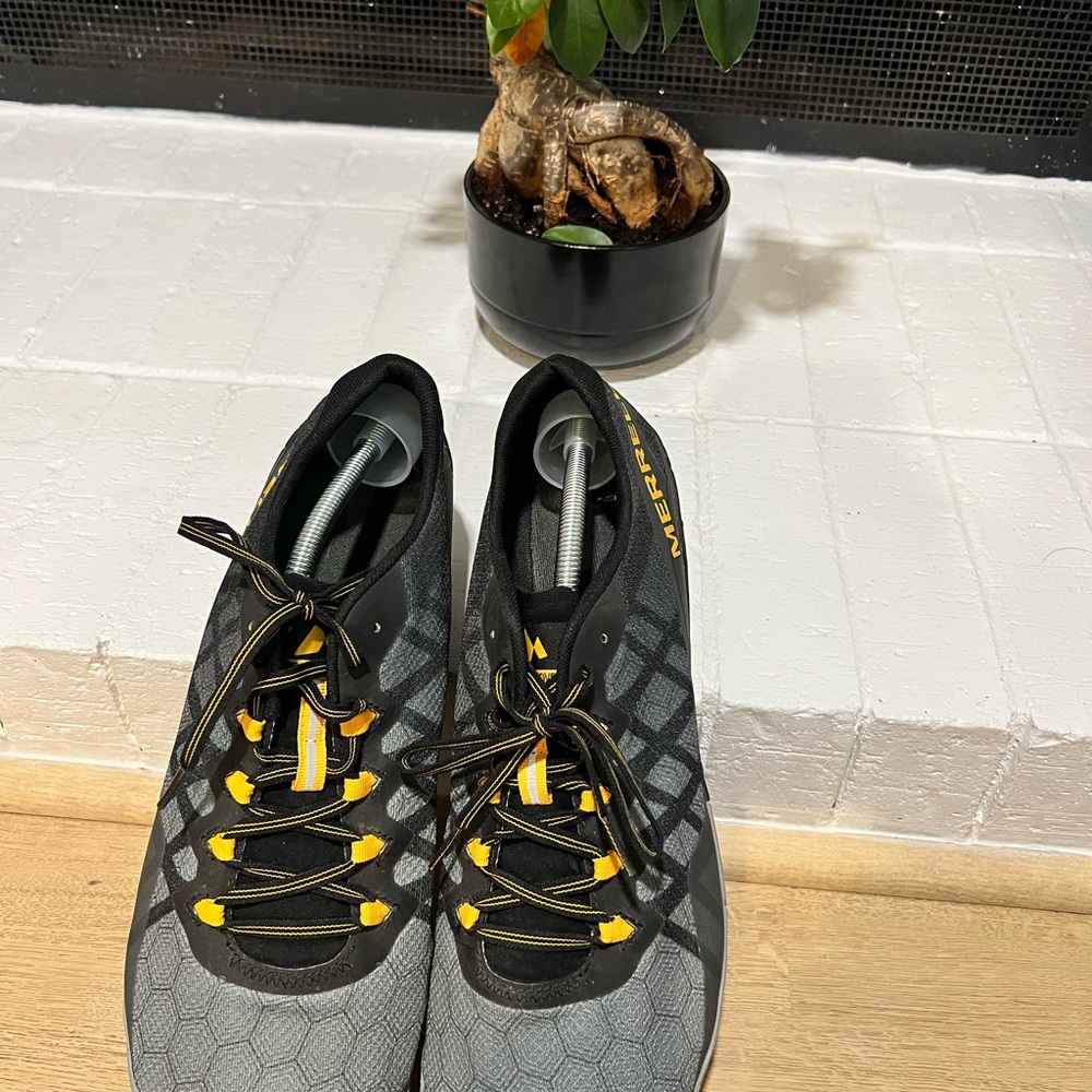 Merrell NWOT Men's Black and Yellow Performance Footwear